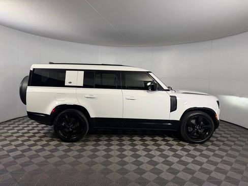 Used 2024 Land Rover Defender 130 X-Dynamic SE AWD/4WD image 4