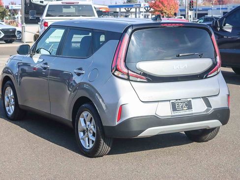 Used 2023 Kia Soul LX w/ LX Technology Package image 2