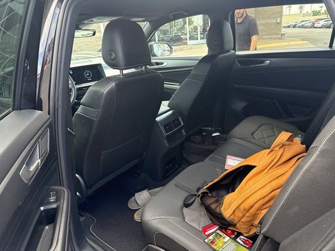 Used 2024 Volkswagen Atlas Cross Sport SE FWD image 5