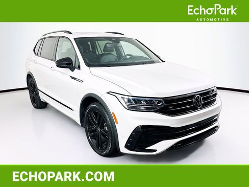 Used 2022 Volkswagen Tiguan SE R-Line image 1