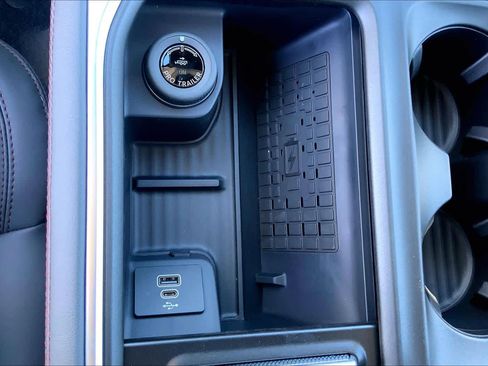 New 2025 Ford Expedition Active image 19