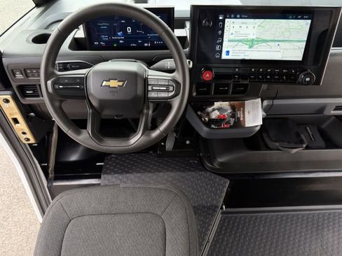 Used 2025 Chevrolet Brightdrop 600 w/ Power Door Package image 10