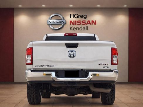 Used 2022 RAM 2500 Tradesman w/ Chrome Appearance Group AWD/4WD image 4