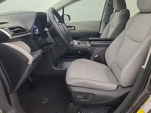 Used 2024 Toyota Sienna LE AWD/4WD image 29