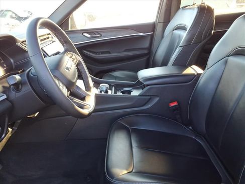 Certified 2025 Jeep Grand Cherokee L Limited w/ Black Appearance Package image 9