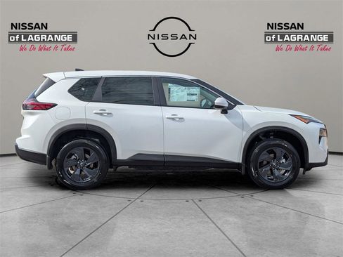 New 2026 Nissan Rogue SV image 4