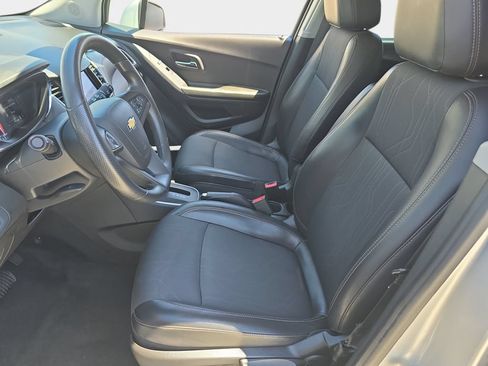Used 2021 Chevrolet Trax LT AWD/4WD image 17