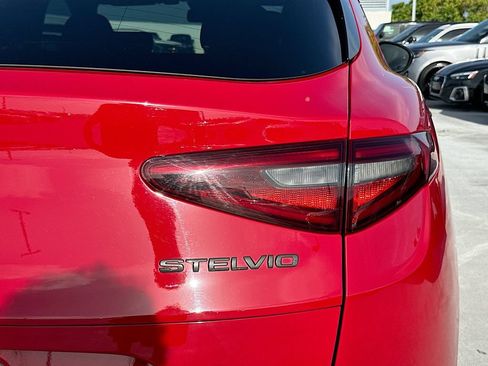 Used 2022 Alfa Romeo Stelvio Veloce AWD/4WD image 32