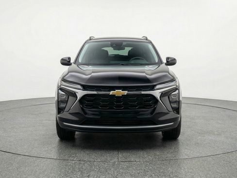 Used 2025 Chevrolet Trax LT image 2