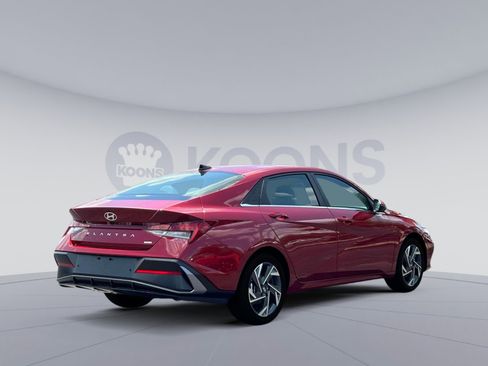 New 2025 Hyundai Elantra Limited image 10