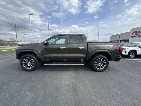 Used 2024 GMC Canyon Denali image 5