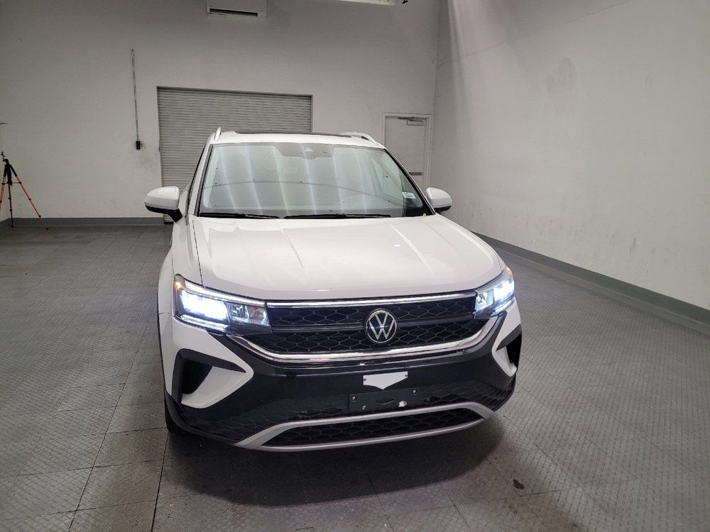 Used 2023 Volkswagen Taos SE w/ Panoramic Sunroof Package FWD image 14