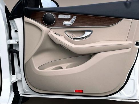 Used 2022 Mercedes-Benz GLC 300 4MATIC image 26