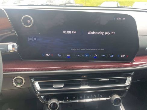Used 2024 Chevrolet Traverse Z71 AWD/4WD image 22