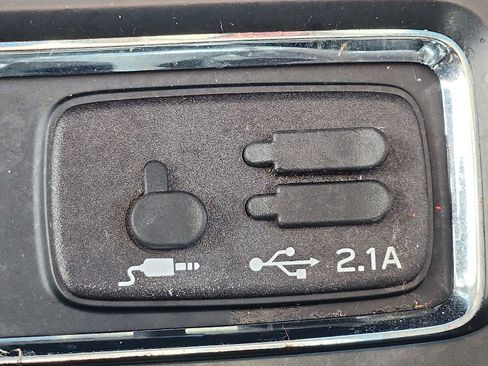 Used 2022 Subaru Ascent Limited w/ Technology Package image 24