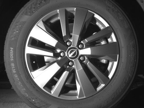 Used 2025 Nissan Pathfinder SV image 13