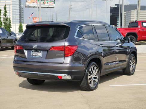 Used 2017 Honda Pilot Touring image 7