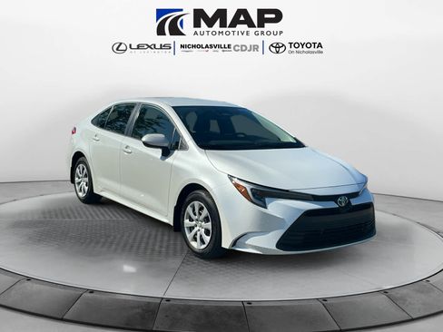 Used 2025 Toyota Corolla LE FWD image 7