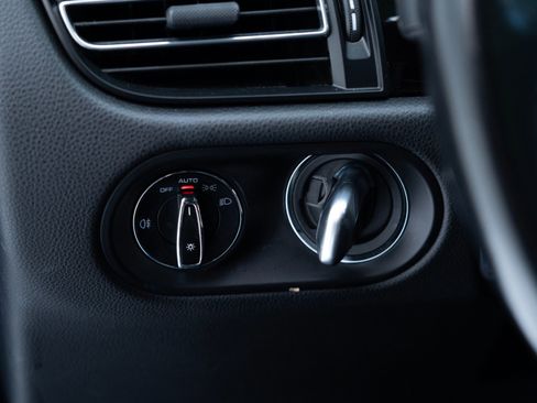 Certified 2021 Porsche Macan image 29