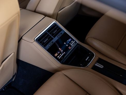 Certified 2023 Porsche Panamera Platinum Edition image 31