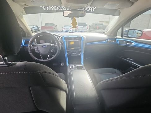 Used 2019 Ford Fusion SE image 8