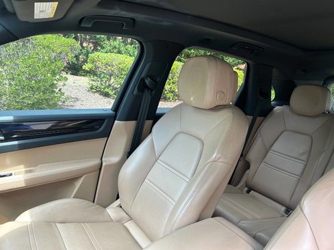 Used 2019 Porsche Cayenne image 25