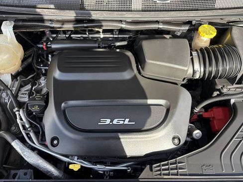 Used 2018 Chrysler Pacifica Touring Plus image 31