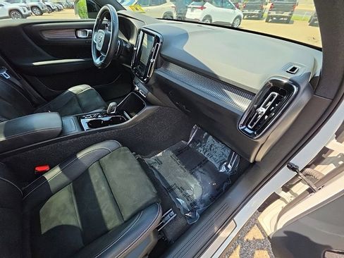 Used 2019 Volvo XC40 T5 R-Design AWD/4WD image 28