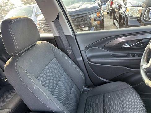 Used 2024 GMC Terrain SLE w/ Elevation Edition image 13