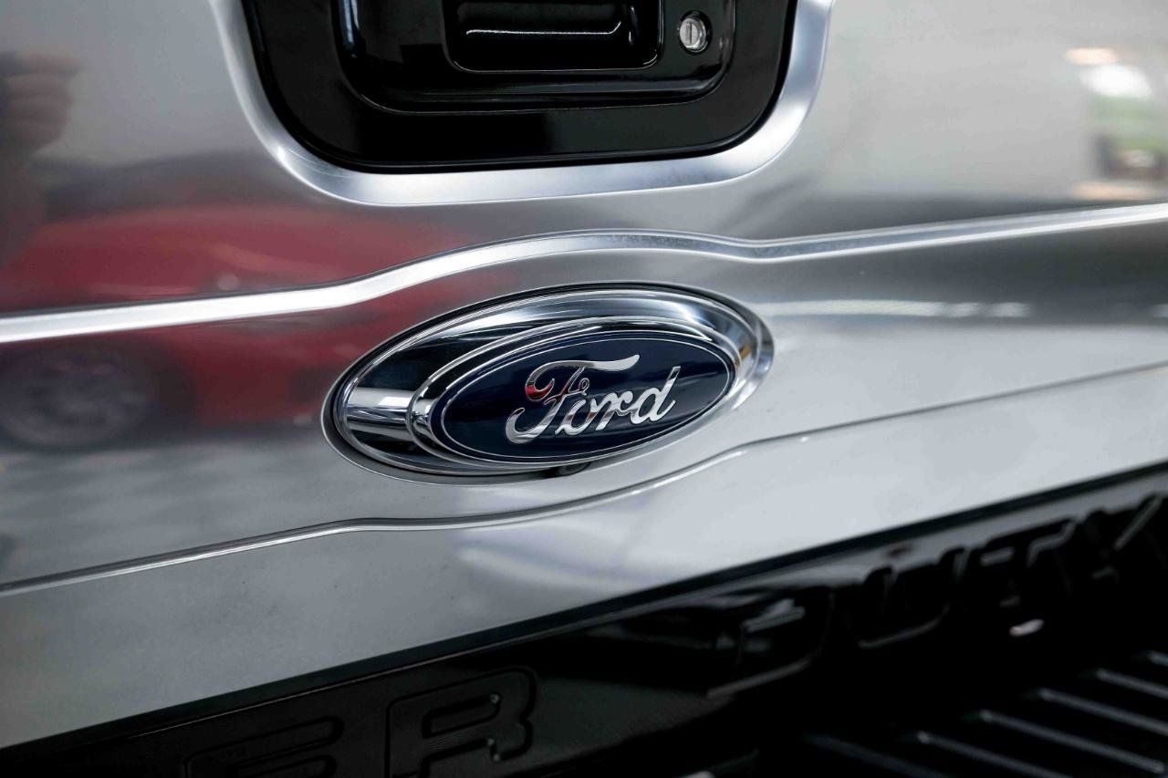 Used 2014 Ford F250 Platinum w/ FX4 Off-Road Package AWD/4WD image 29