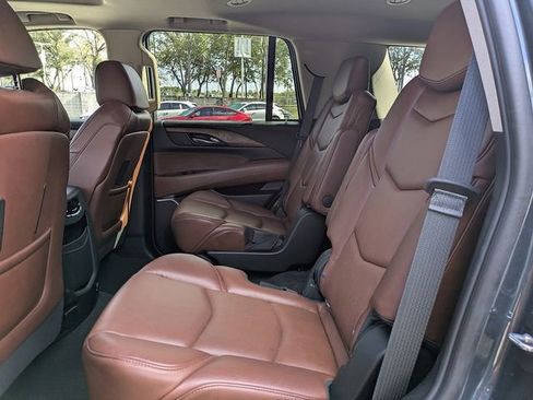 Used 2020 Cadillac Escalade Luxury image 14