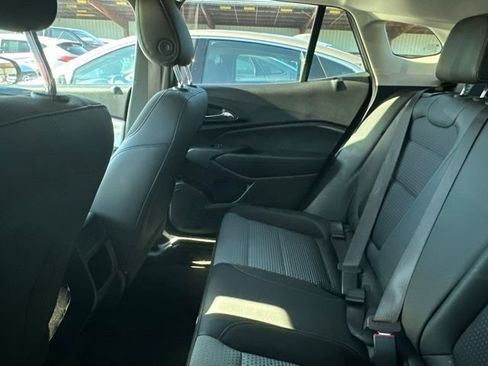 Used 2025 Chevrolet Trax LT w/ LT Convenience Package FWD image 19