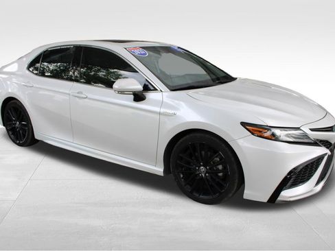 Used 2021 Toyota Camry XSE FWD image 21