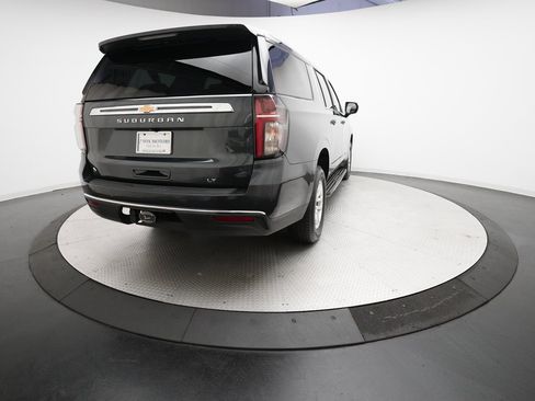 Used 2022 Chevrolet Suburban LT image 37