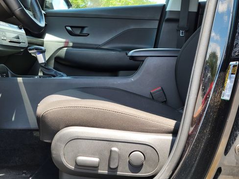Used 2025 Hyundai Kona SEL FWD image 22