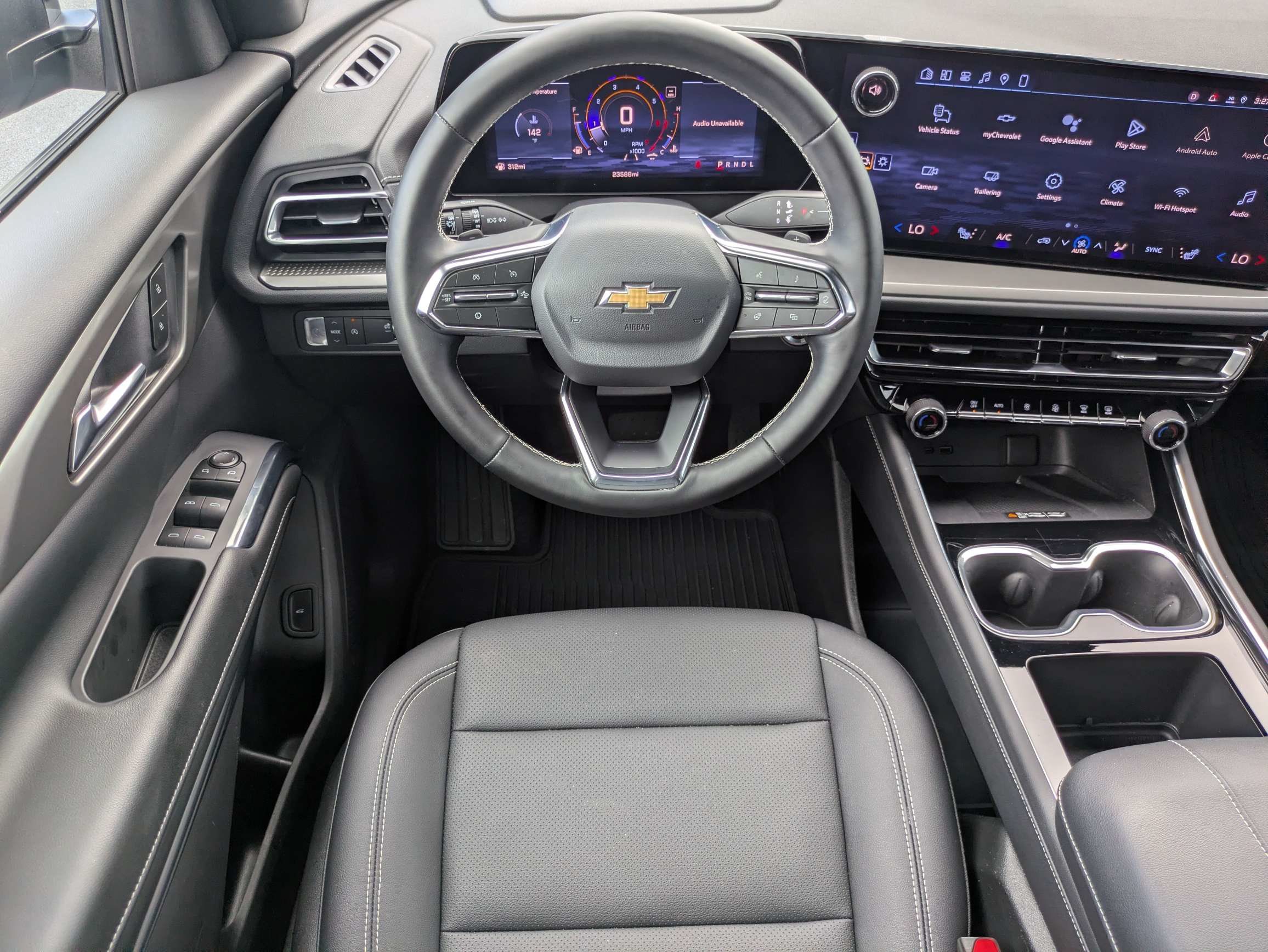 Used 2026 Chevrolet Traverse LT w/ Sun and Wheel Package FWD image 4