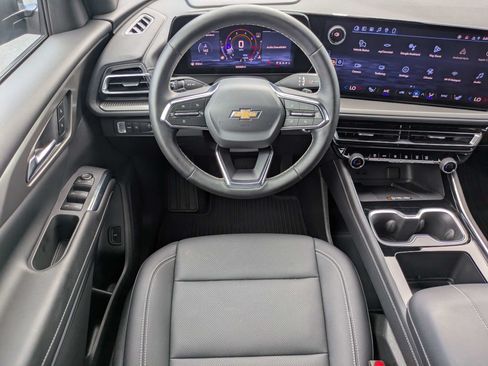 Used 2026 Chevrolet Traverse LT w/ Sun and Wheel Package FWD image 4