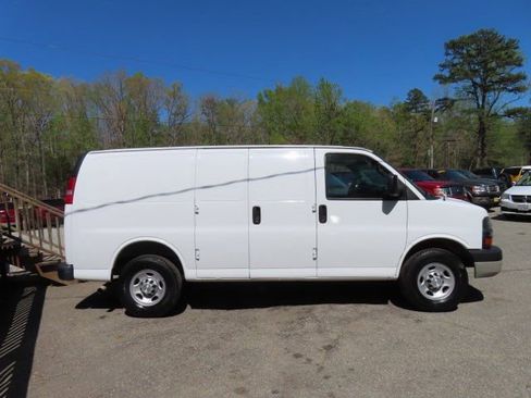 Used 2019 Chevrolet Express 2500 image 6