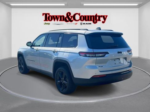 Used 2024 Jeep Grand Cherokee L Limited w/ Black Appearance Package AWD/4WD image 9