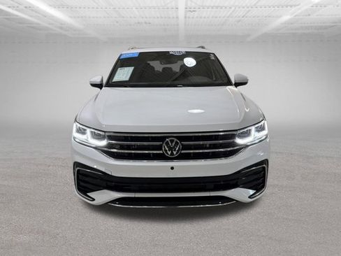 Used 2024 Volkswagen Tiguan SEL R-Line image 2