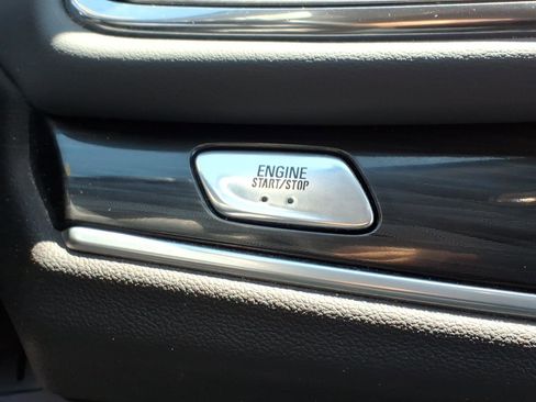Used 2021 Buick Enclave Essence AWD/4WD image 16