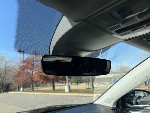 Certified 2025 Volkswagen Taos SE w/ Panoramic Sunroof Package image 25