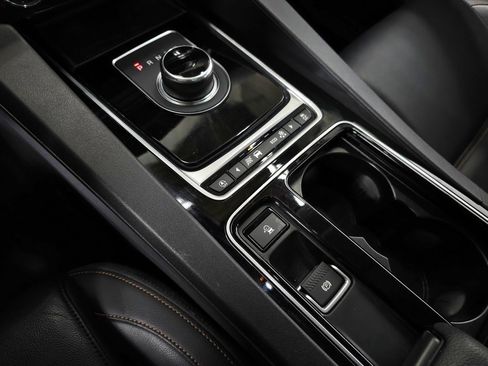 Used 2018 Jaguar F-PACE Prestige image 30
