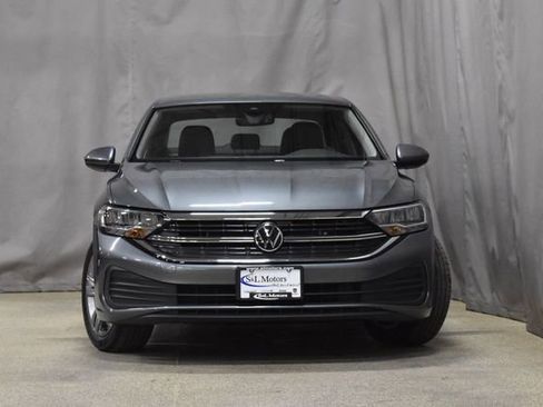 Used 2024 Volkswagen Jetta SE image 4