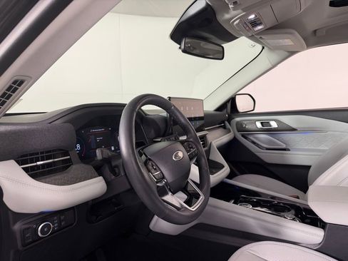 Used 2025 Ford Explorer Platinum w/ LUX Leather Package AWD/4WD image 21