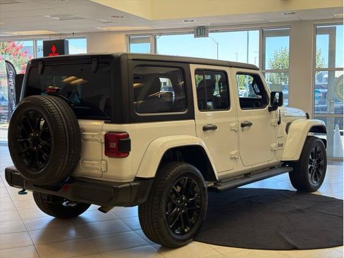 Used 2023 Jeep Wrangler Unlimited Sahara AWD/4WD image 5