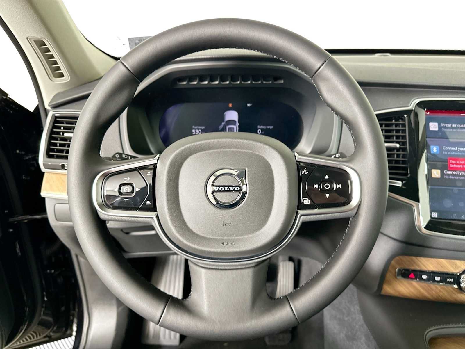 Certified 2025 Volvo XC90 T8 Plus w/ Protection Package Premier AWD/4WD image 9