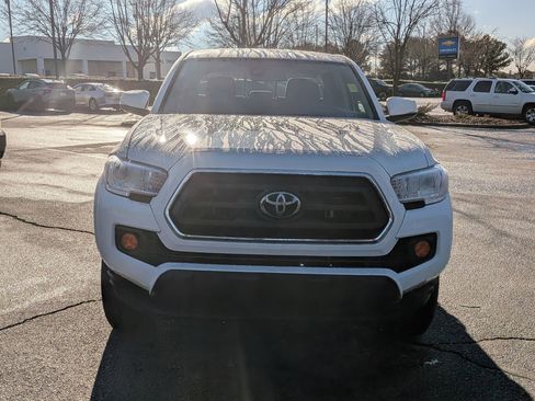 Used 2022 Toyota Tacoma SR5 w/ Technology Package image 3