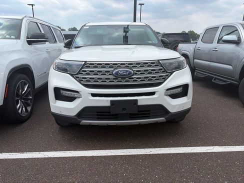 Used 2022 Ford Explorer Limited w/ Equipment Group 301A AWD/4WD image 2