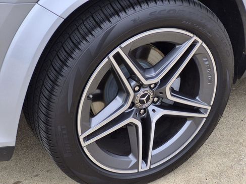 Used 2025 Mercedes-Benz GLS 450 4MATIC image 7